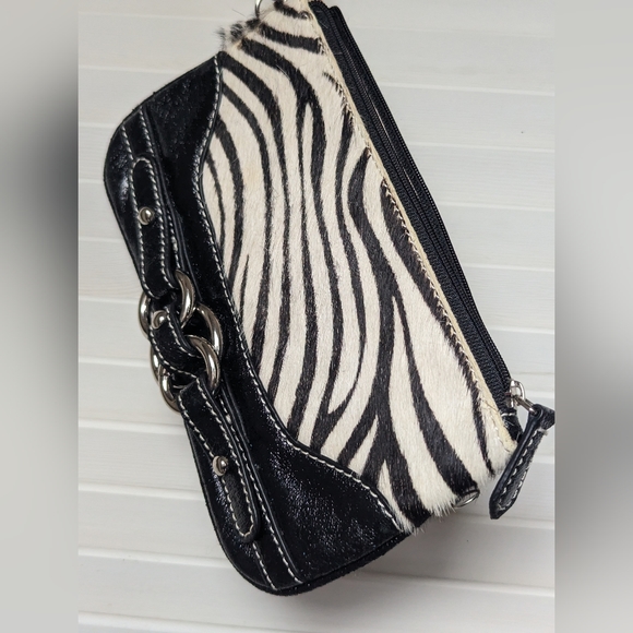 WILSON'S LEATHER BLACK PATENT LEATHER & ZEBRA PRINT WRISTLET 8" x 5" - Picture 11 of 12